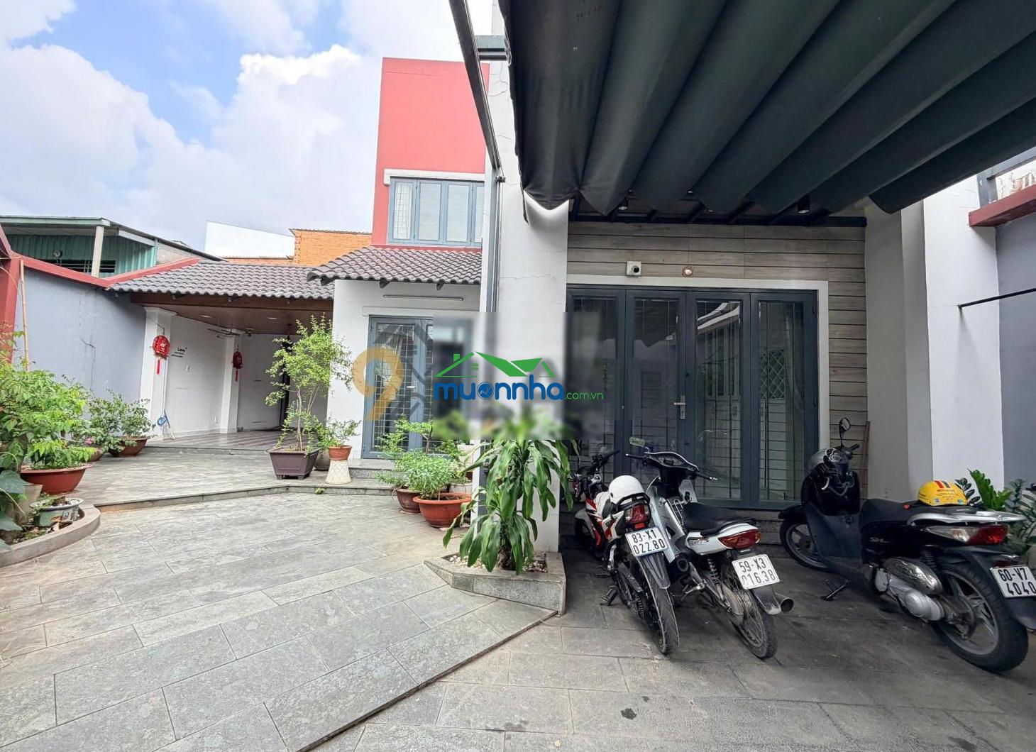 Giảm sâu-bán gấp nhà mới căn góc 2tầng ngay tô ngọc vân-dt 140m2,tiện ở,kdoanh văn phòng tốt.còn tl - 3