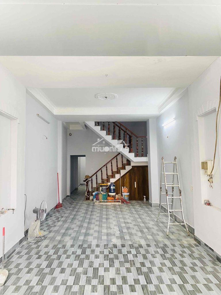 Nhà gần chợ minh phát ( sân xe hơi ) trệt lầu 4pn 3wc