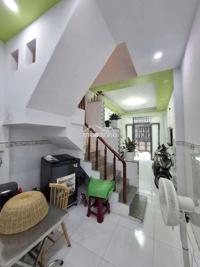 🏡 Bán nhà mới đường lê thành phương p15 q8
- 4