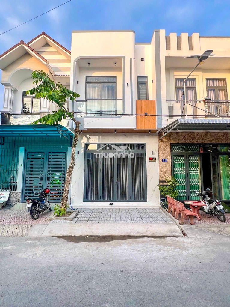 Nhà 1 trệt 1 lầu tại cổng sau kcn nam tân uyên giá 1ty890