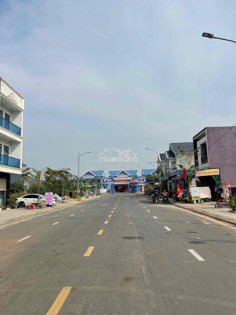Cần bán lô góc măt tiền đường kinh doanh khu tđc lộc an