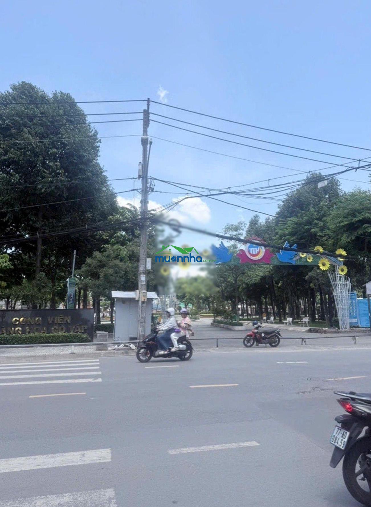 Nhà gần cv làng hoa ngang 5m dài 20m