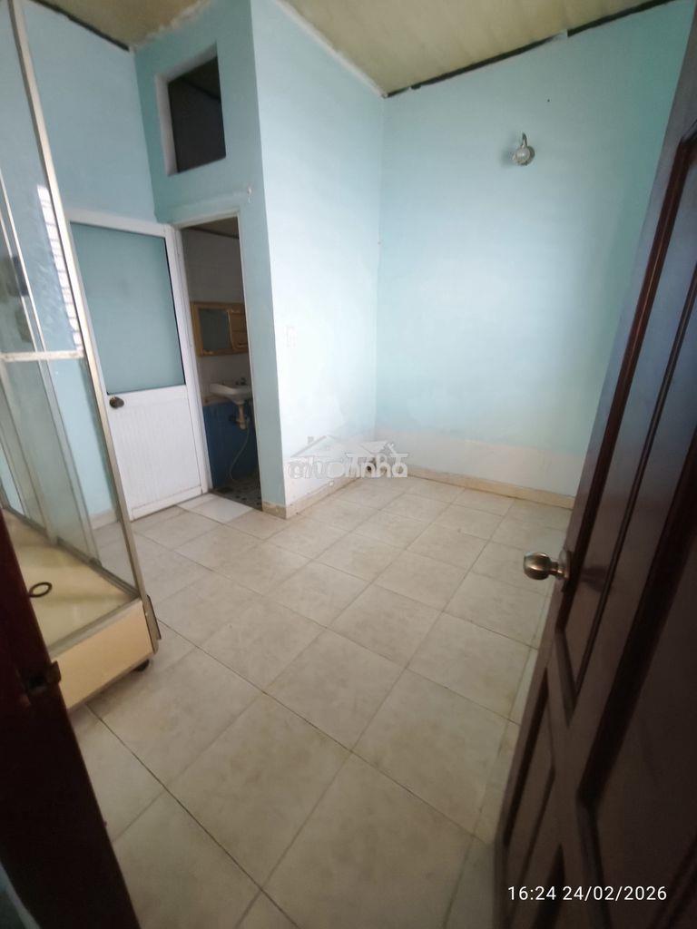 P lâu 3, wc  chung với 1 người nguyên tri phương chợ nhật tảo  - 2