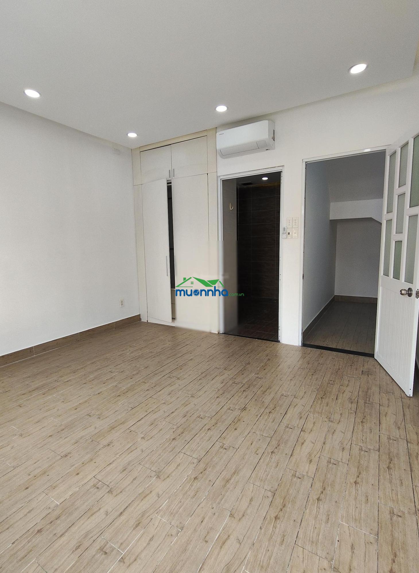 Hơn 4 tỷ nhà 3 tầng, dt 50m5 ngang hiếm 5m