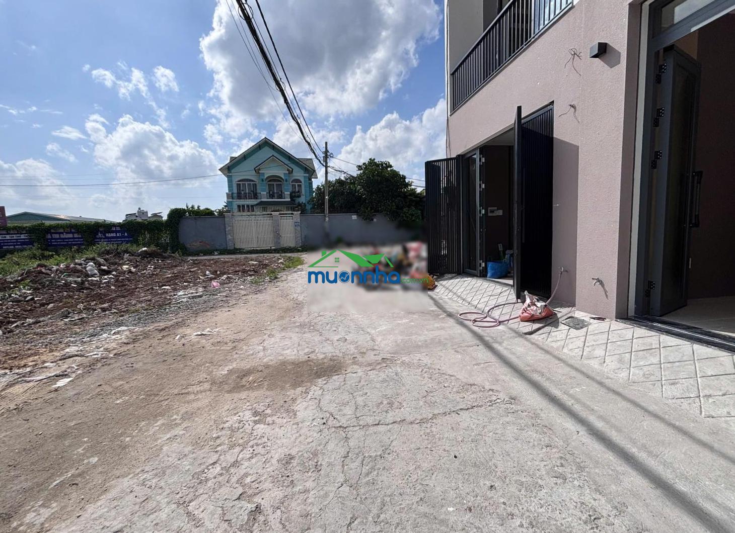 Nhà phố mới xây dựng (4x13)m 1 trệt 3 lầu có sân để ô tô ngay an phú đông gần đh nguyễn tất thành