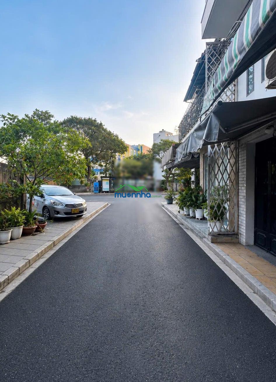 C. chủ bán nhà 1 lầu full nội thất mặt tiền hẻm 1/ nguyễn thị xiếu, q7 - cạnh q4 - 4