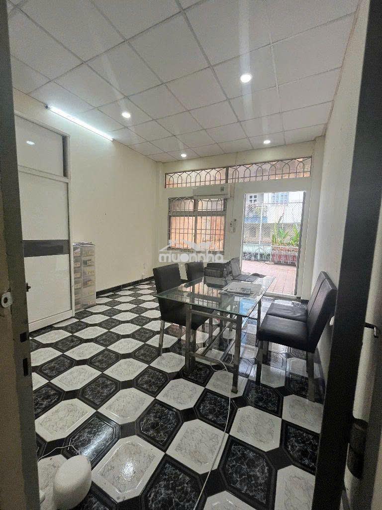 Cho thuê nhà hẻm ô tô kế bên trường đại học hutech