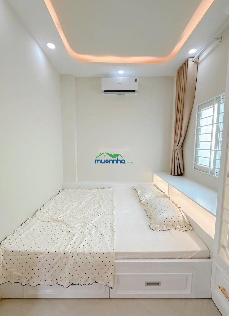 Nhà đẹp sổ riêng ngang 9m sát bên quận 4 tiện đi quận 1 mới đẹp vào ở ngay