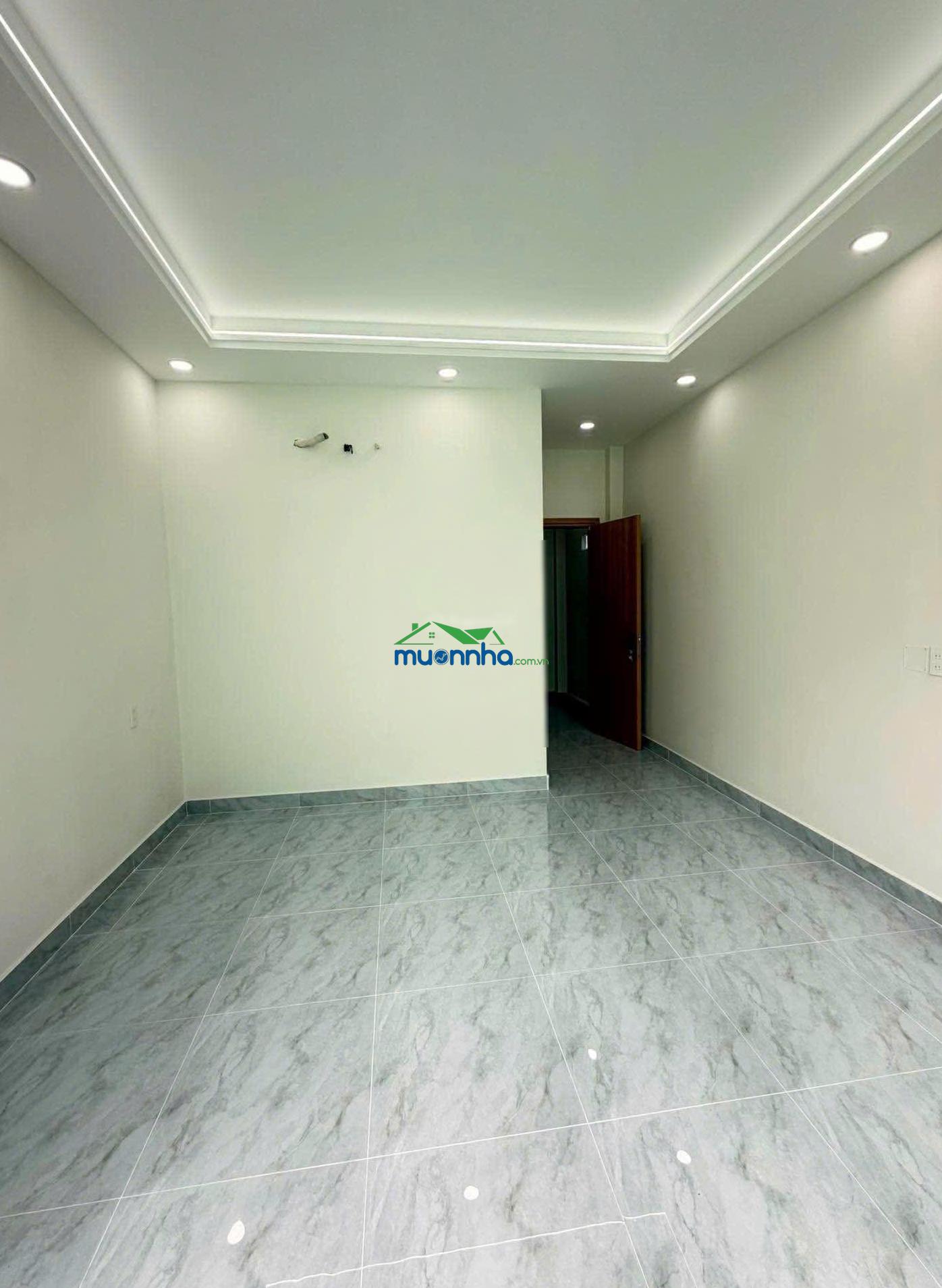 122/ lạc long quân. sát đầm sen. mặt đường rộng rãi. ô tô ngủ trong nhà. 4x8m. kết cấu 5 tầng - 4