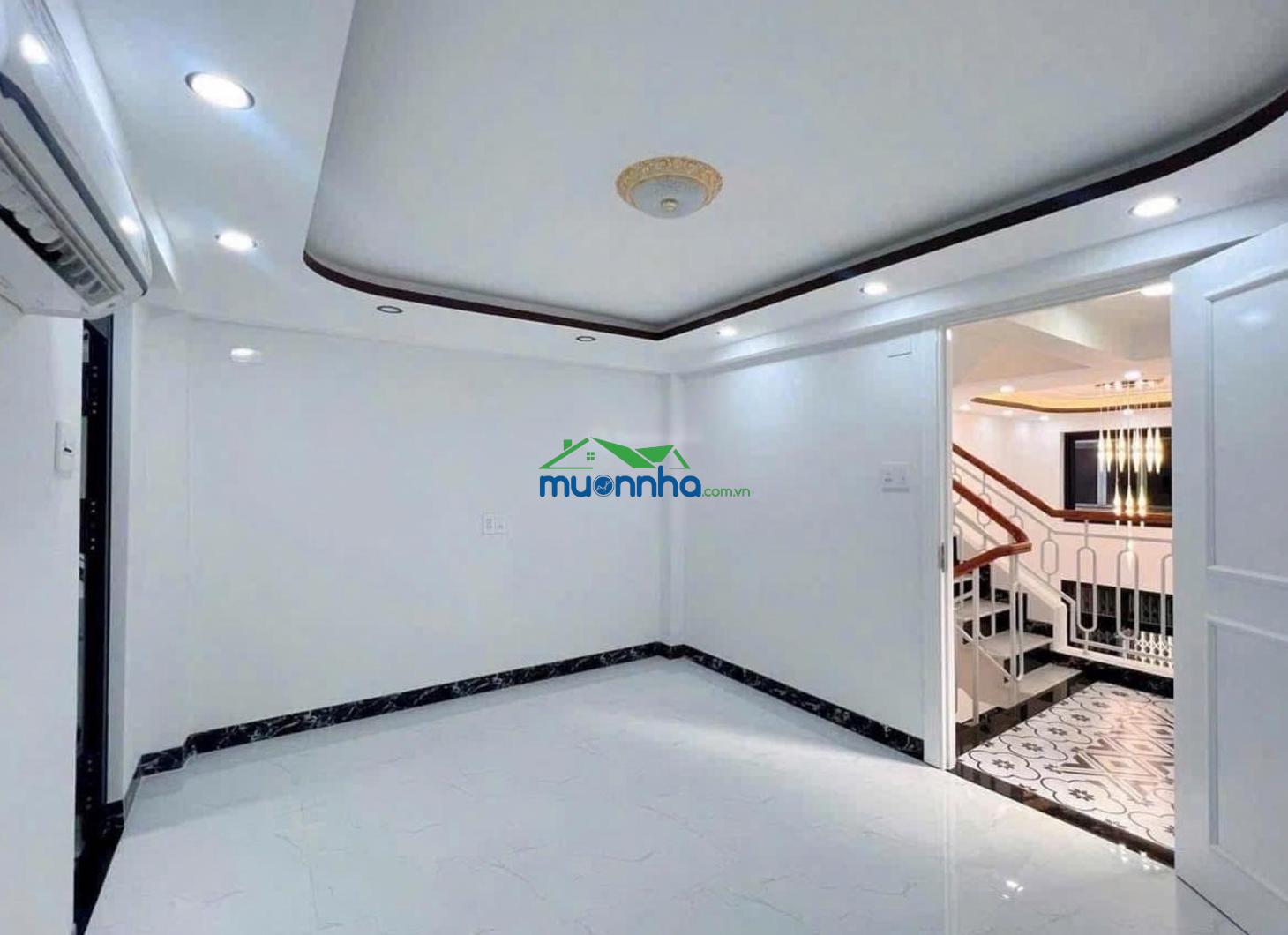 Nhà mới đẹp ở ngay, sát q1, hẻm xe hơi, nhỉ nhỉnh 9t
