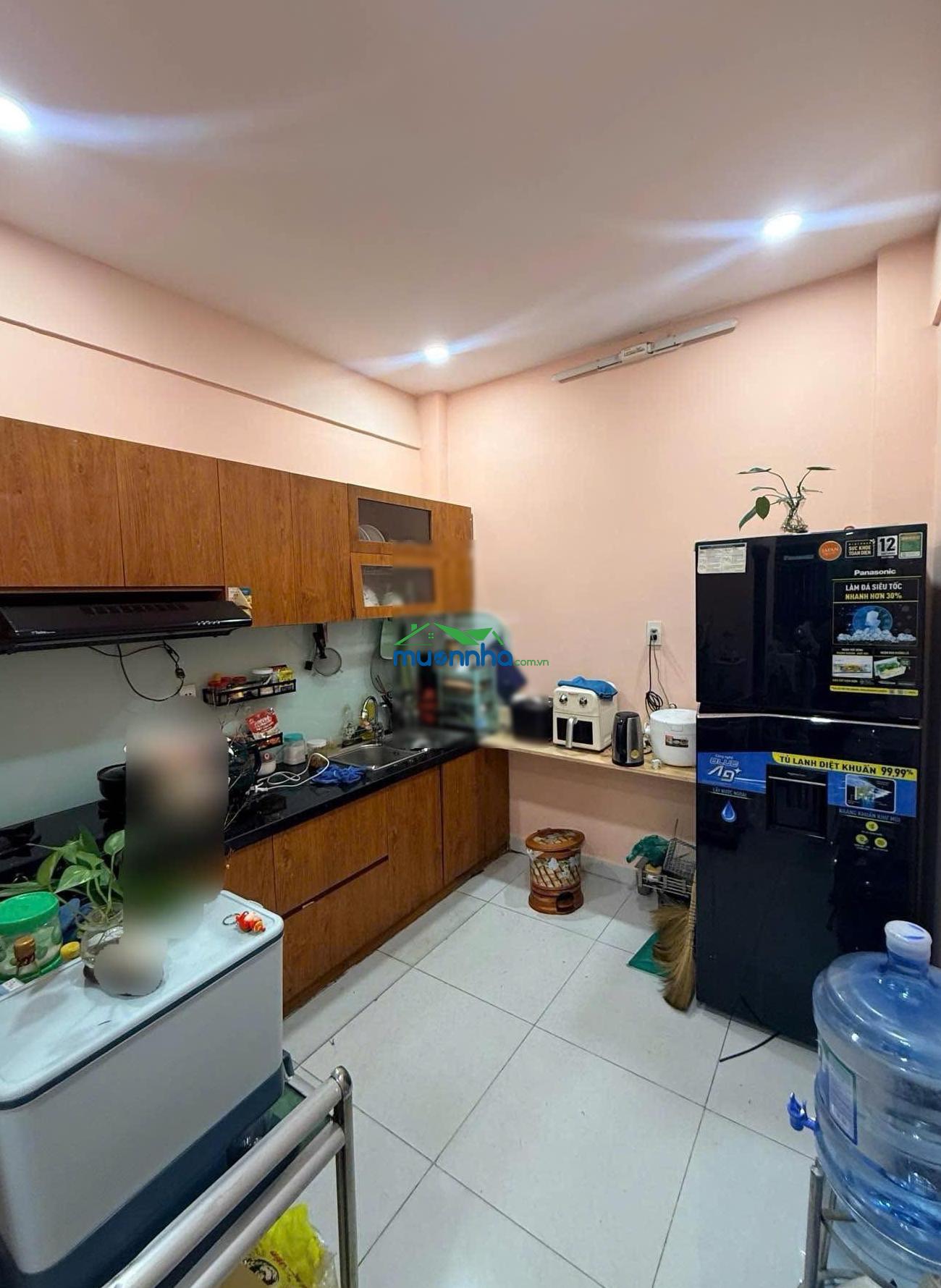 Bán nhà h3g cách 1 căn ra mt phan văn trị q.5 - 5.8 tỉ - dt: 3x10 - kc: trệt 1 lầu - vị trí: vị - 2