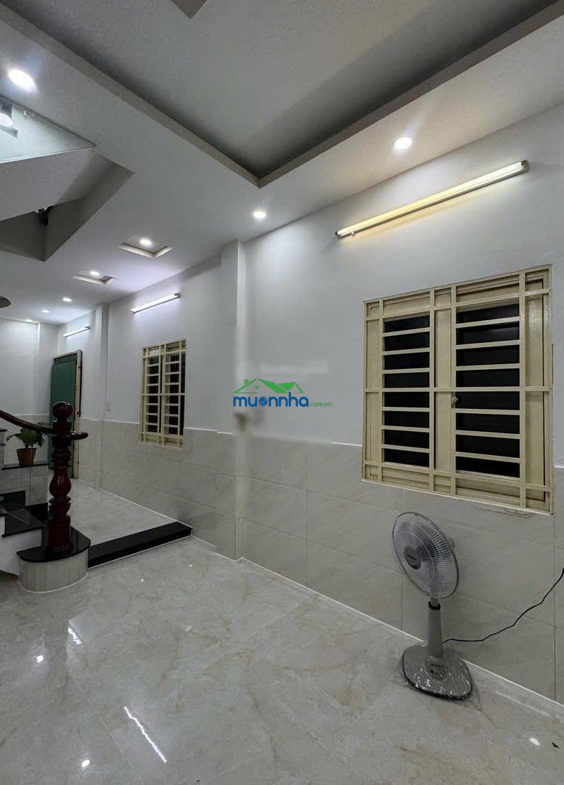 Vị trí đẹp ngay đường văn cao - nguyễn sơn, nhà mới ở ngay, xây rất kiên cố, giá hợp lý, bỏ là tiếc