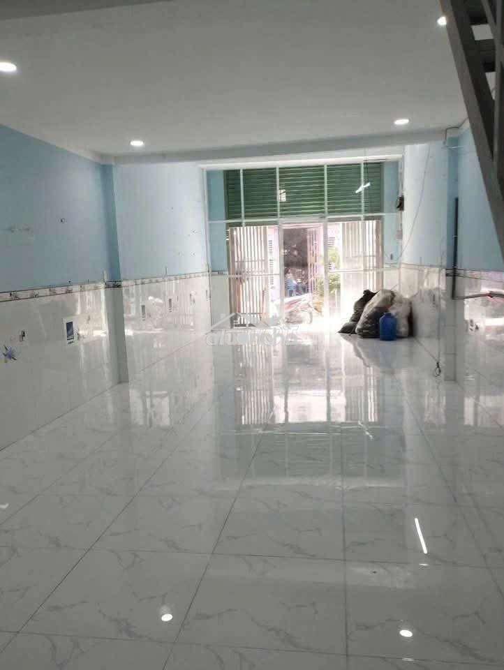 Cho thuê nhà mới rộng hẻm xe tải đậu cửa