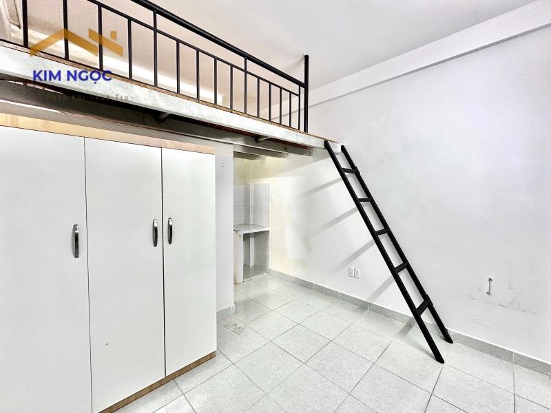 Phòng trọ có gác máy lạnh gần đại học công thương và mũi tàu cộng hoà - 3