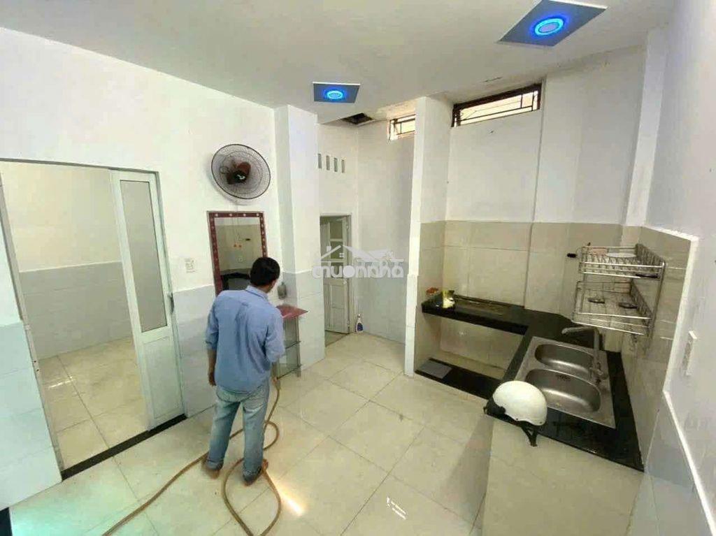 Nhà 3pn sẵn 3 máy lạnh ngay hoàng diệu 2. dt 8x7, 1t1l - 4