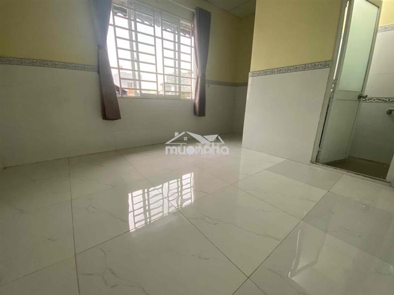 Phòng cho thuê (máy lạnh mới lắp ),  ốp lát cao cấp,wc nước nóng lạnh