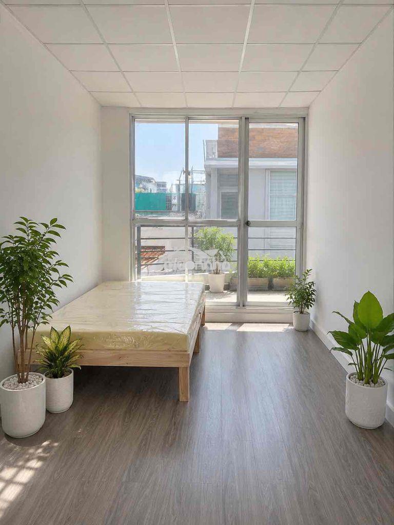 Phòng ban công wc riêng lầu 3