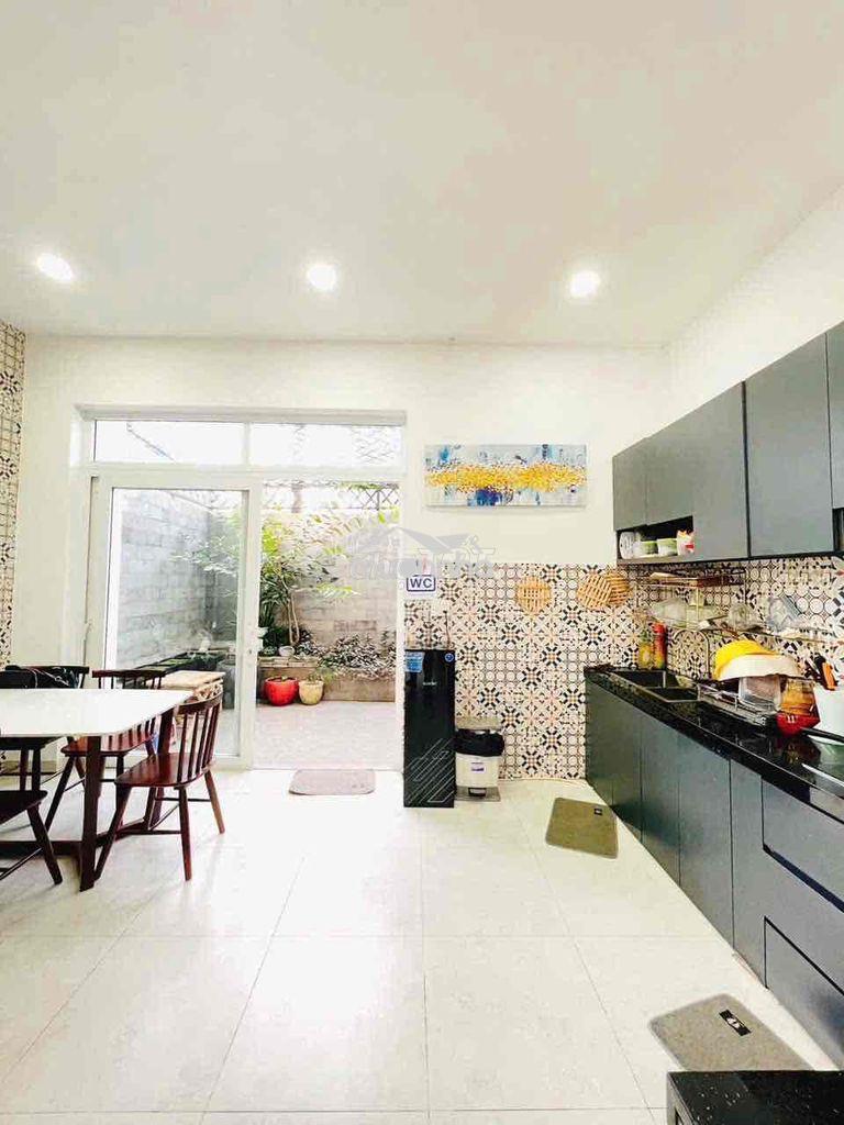 Nhà 2 lầu 5x17 hẻm 8m khu đồng bộ đẹp có nội thất - 2