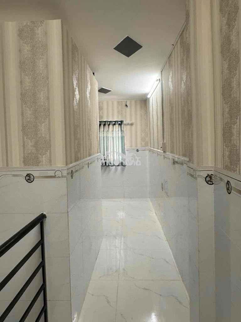 3 tầng - ngang 2.1m x dài 8m - shr - hẻm thoáng - ko quy hoạch - 4