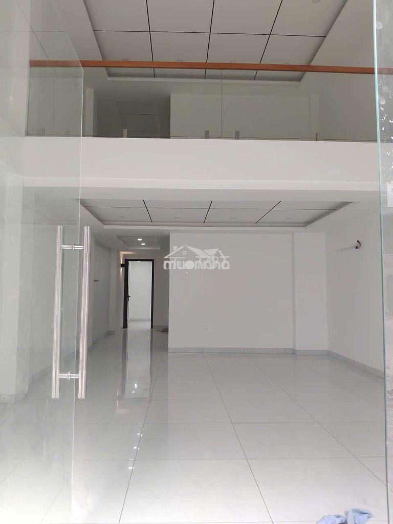 Mặt tiền hoàng hoa thám có thang máy