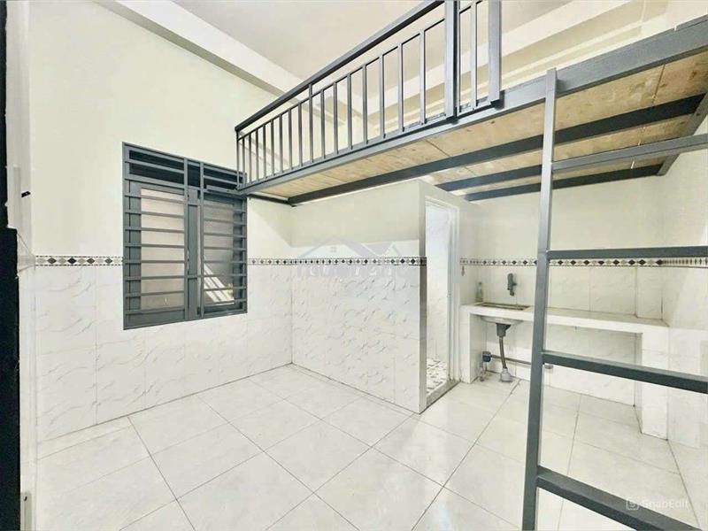 Phòng gác - cửa sổ -  gần etown cộng hòa, tân bình