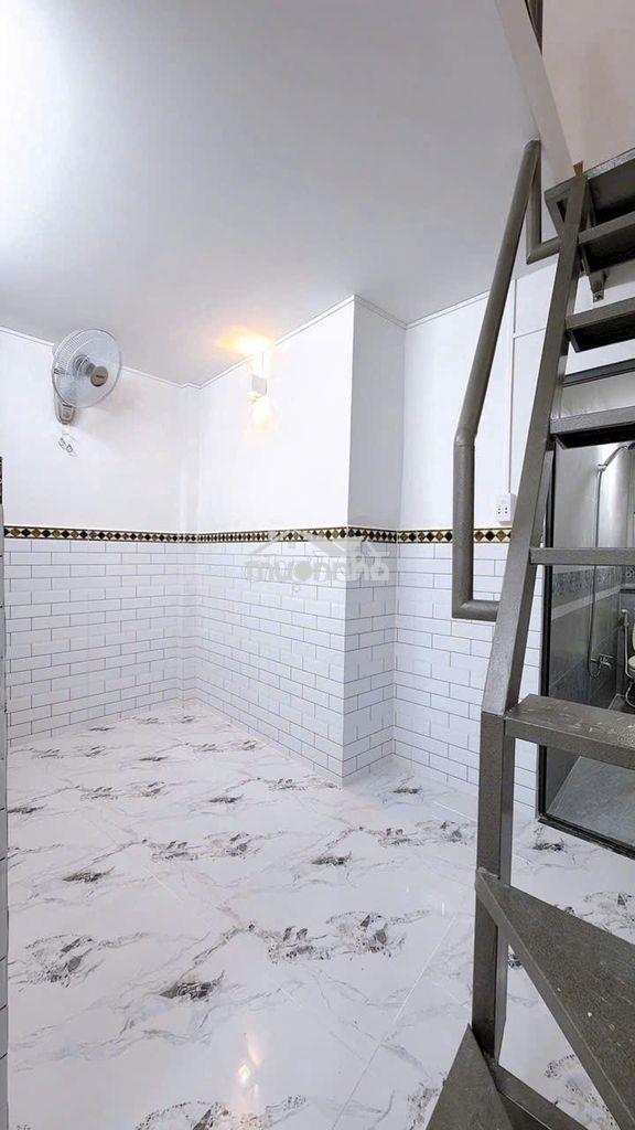 Nhà đẹp q4- 2 lầu- sân rộng- dts 18m2- chỉ 1 tỷ nhỉnh - 3