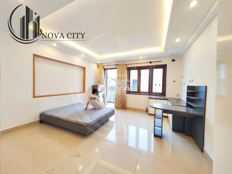Căn hộ ban công full nội thất, view mặt tiền 