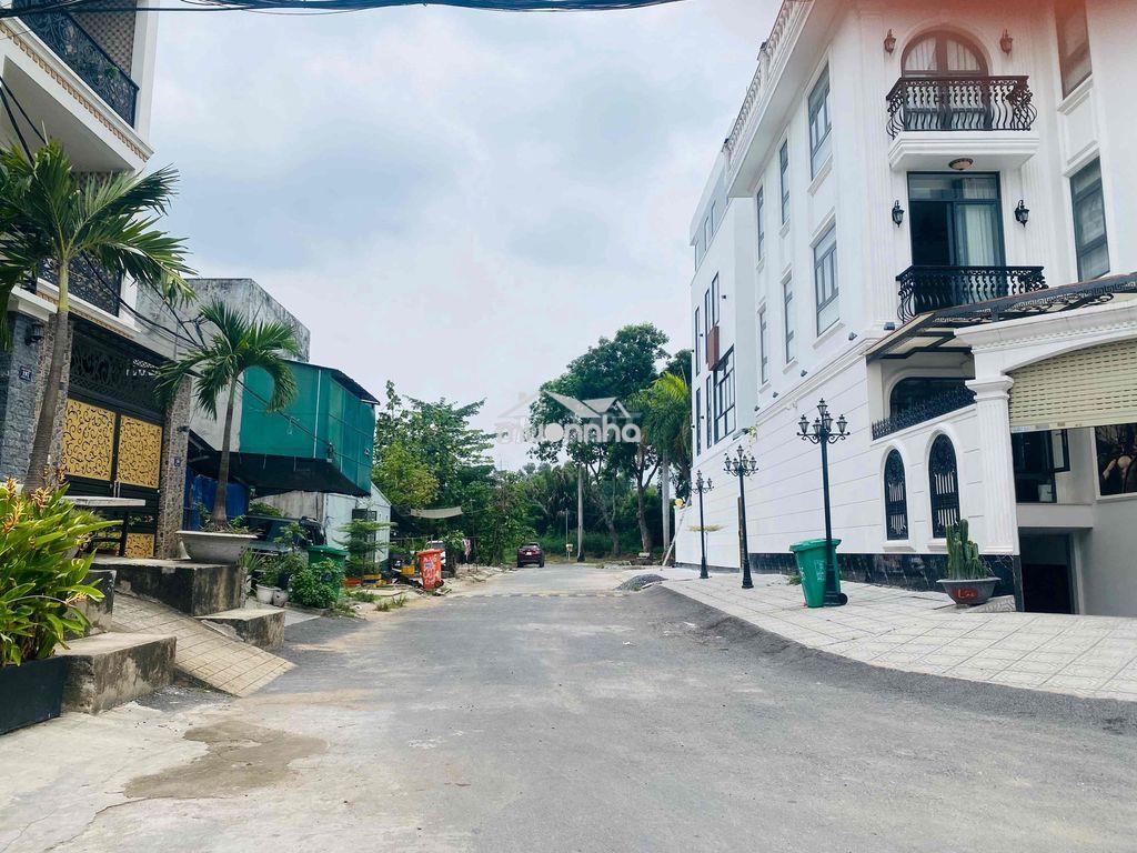 Bán biệt thự lô góc gần trường nam mỹ bình chánh. dt: 163m2 - 5 tầng. - 2