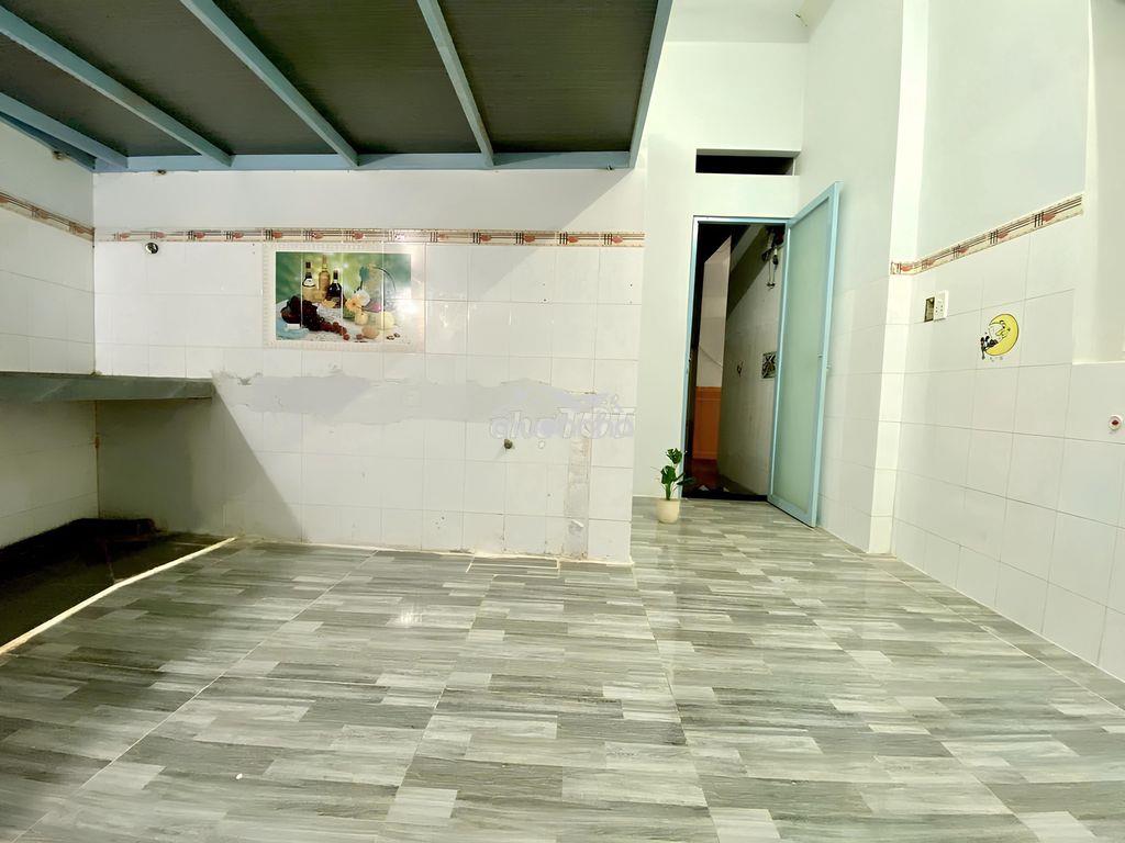 Phòng gác rộng, lầu trệt, cách đh gia định- đh công nghiệp - 500m - 4
