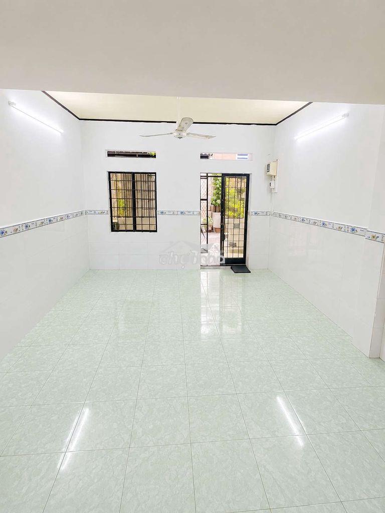 Nhà giá rẻ khu trung tâm hẻm xe hơi - 2