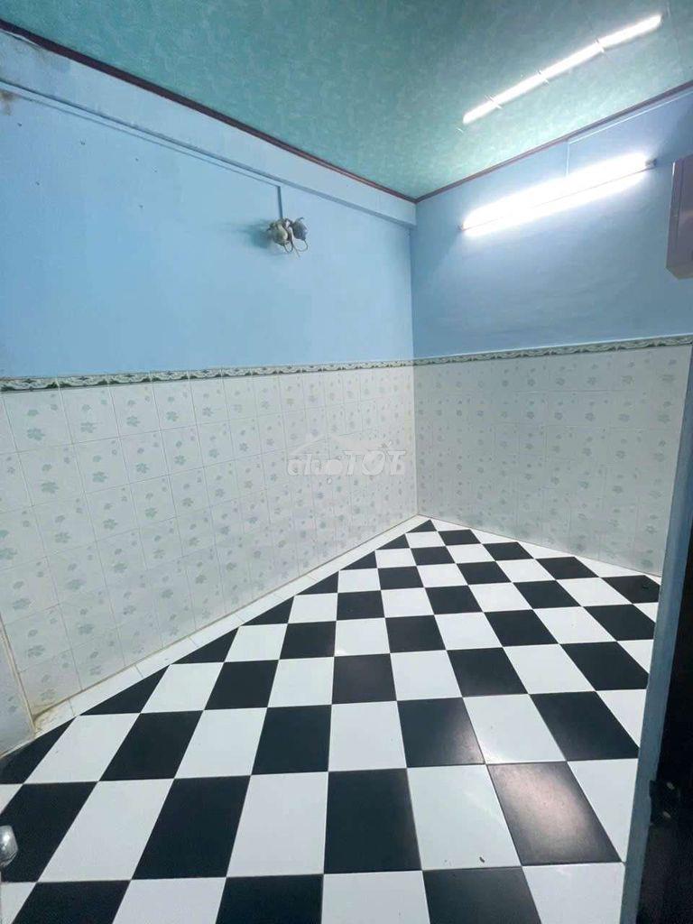 Nhà 3 phòng 4,5 x 15m gần đầm sen - 2