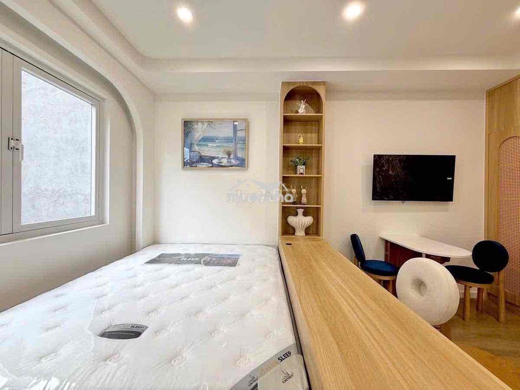 Chdv  full nội thất – ban công thoáng mát – mặt tiền , sát bcons , khu - 2