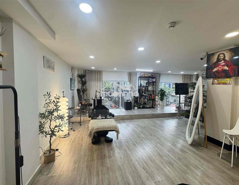 Mặt bằng mặt tiền đẹp gần phan xích long phú nhuận