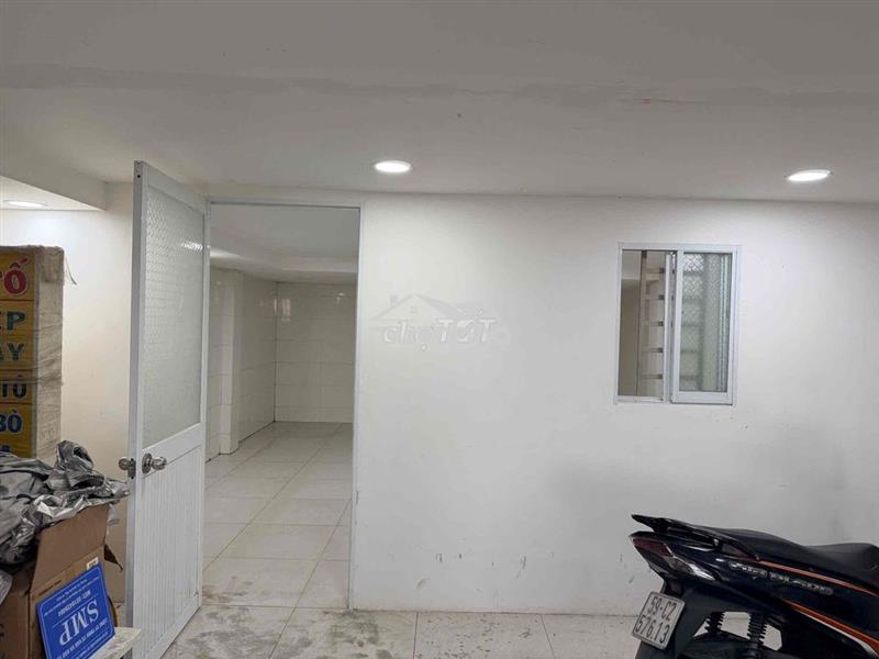 Cho thuê mặt bằng tầng hầm cityland 40m2 giá 4triệu