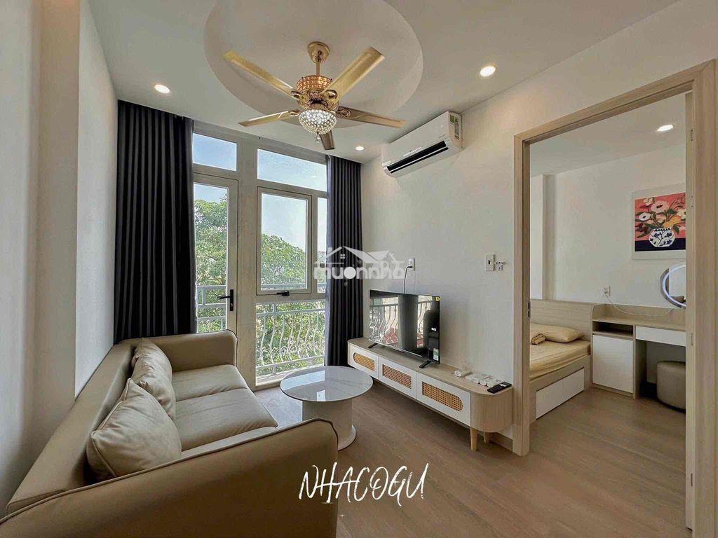 Cho thuê căn hộ 2pn có bancol ngay công viên hoàng văn thụ - 2