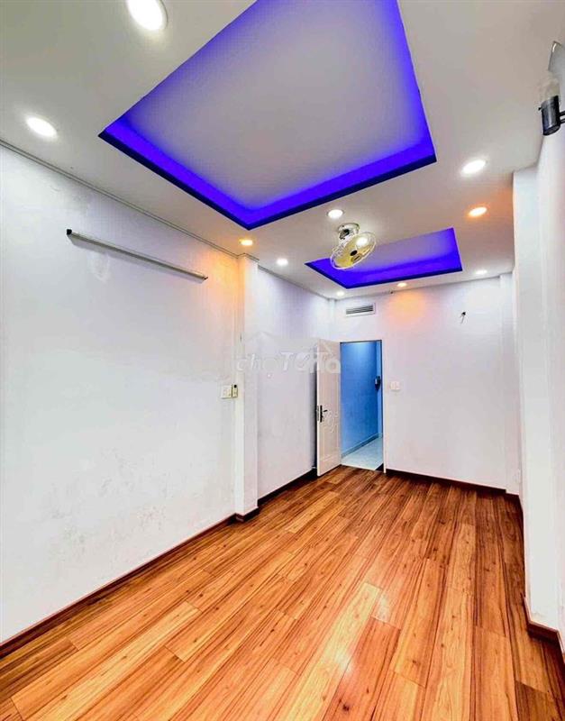 Cho thuê nhà 5 phòng ngủ ngay trung tâm q1,5