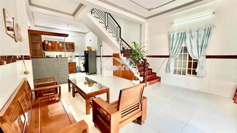 Chính chủ! nhà phố hướng đông nam, ngang 5m gần chợ gần chung cư