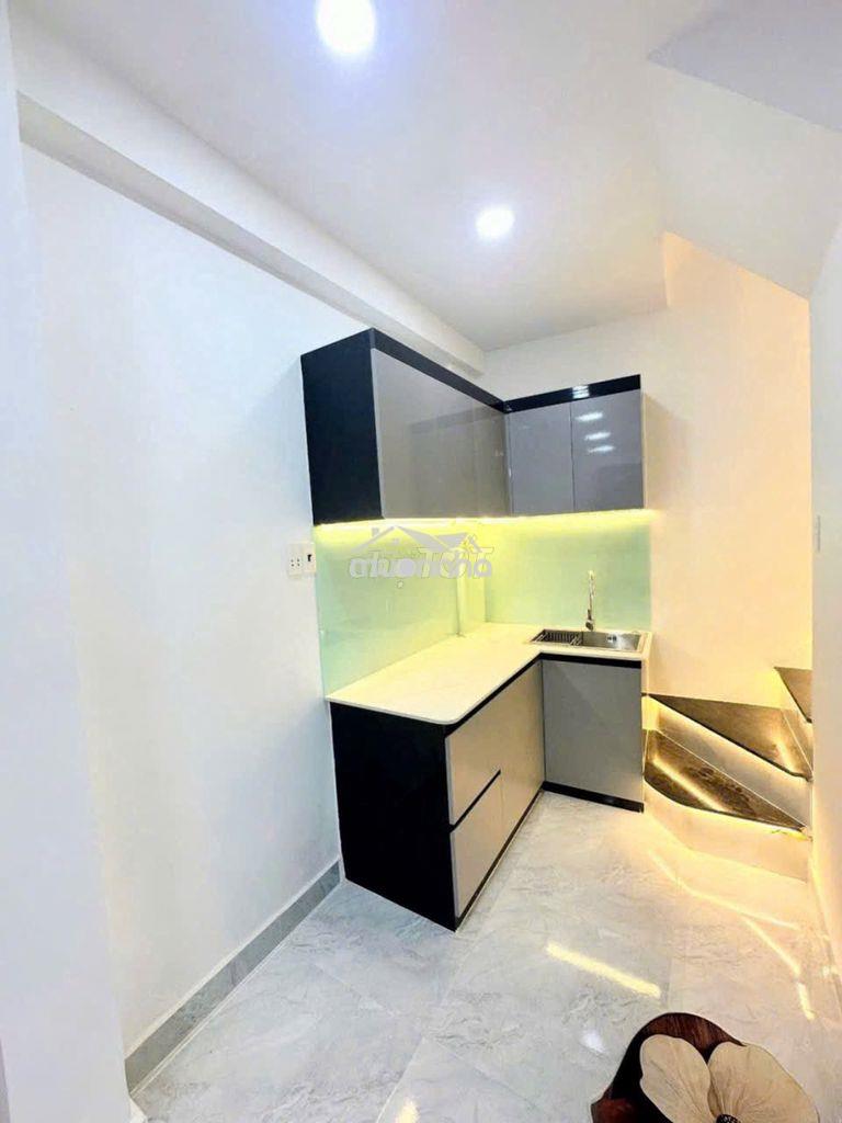 NHÀ PHỐ TRỆT 2 LẦU. CÓ 3PN 3WC. NGAY TRUNG TÂM Q4. HỖ TRỢ BANK - 3