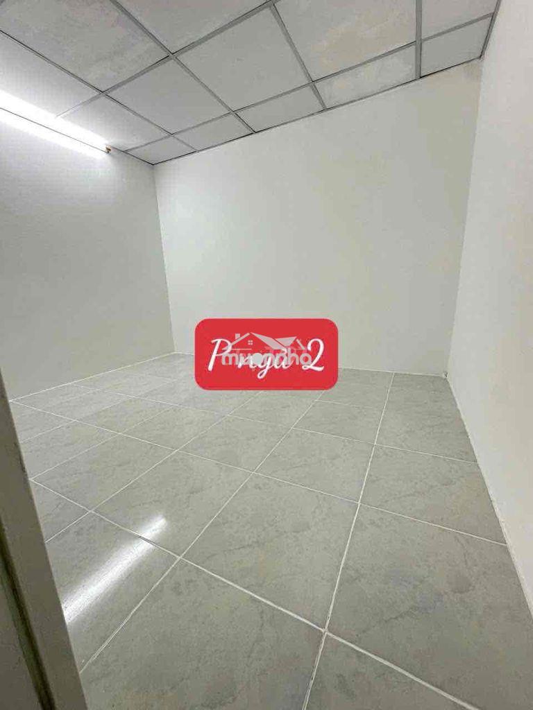 Nhà ngay chợ thạnh xuân . hà huy giáp . 1 lầu 2 pn - 4