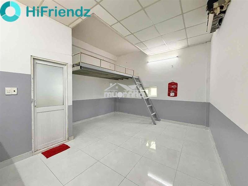 Phòng có gác cao 2m siêu rộng ngay ngã tư bốn xã