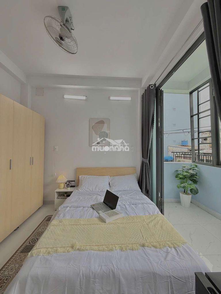 Phòng ban công mới xây 100% 25m2 ngay nguyễn kiệm