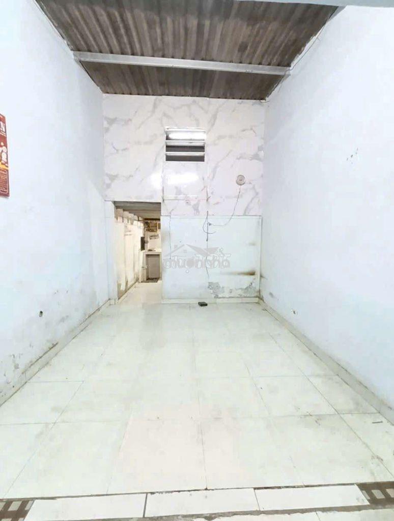 Gáp hơn 2ty chút-nhà 30m2-hẻm 3m-khu sầm uất bình bình đông-bình tân