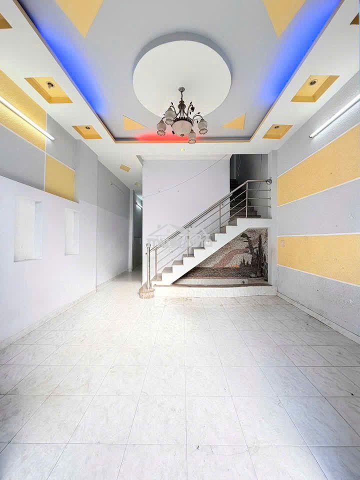 Bán nhà 1 lầu - dt: 5x15m. sát quận 7 giá : 4 tỷ 950 tr - 4