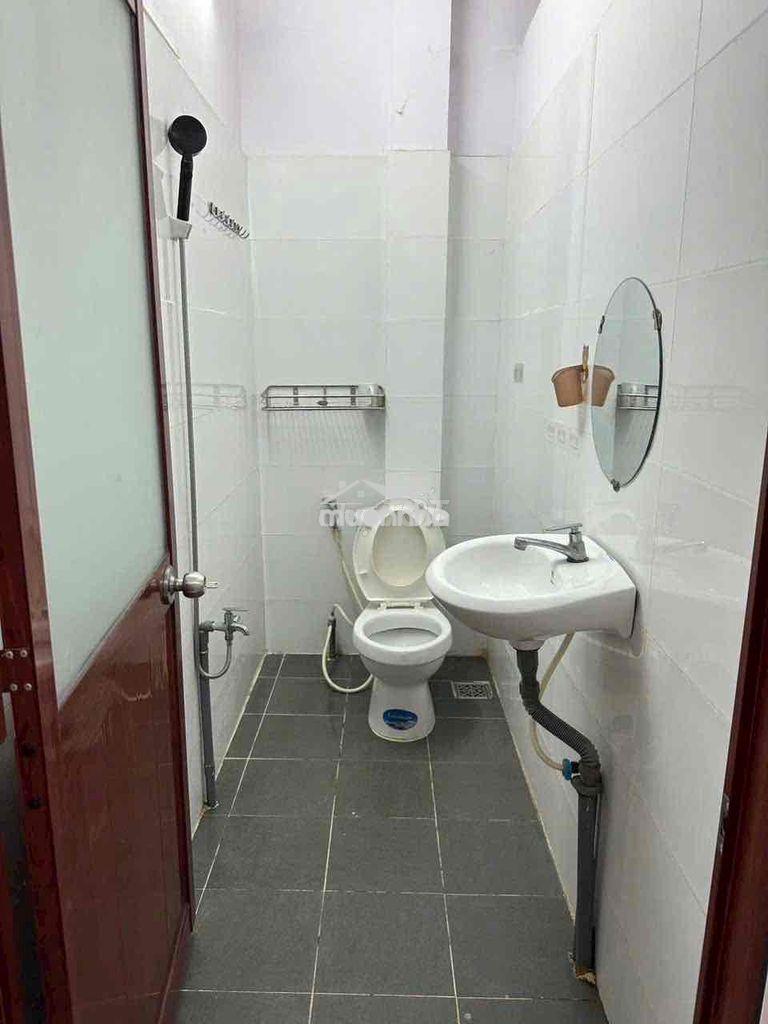 Nhà 2 tầng 2 pn máy lạnh - 2 wc - 4
