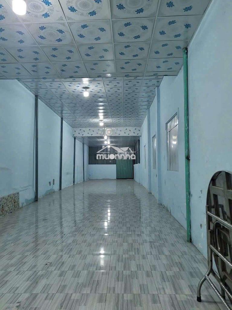 Cho thuê kho bà điểm gần chợ đầu mối hóc môn
dt 8x25
kho trống suốt
- 2