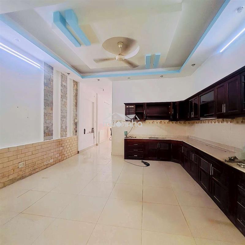 Nhà 2 lầu 3pn 4wc đường xe hơi