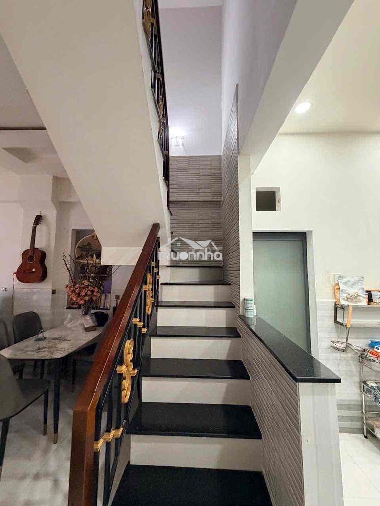 - Nhà bán dương bá trạc p2 q8  - dt : 3,5m x 9,5m - 4