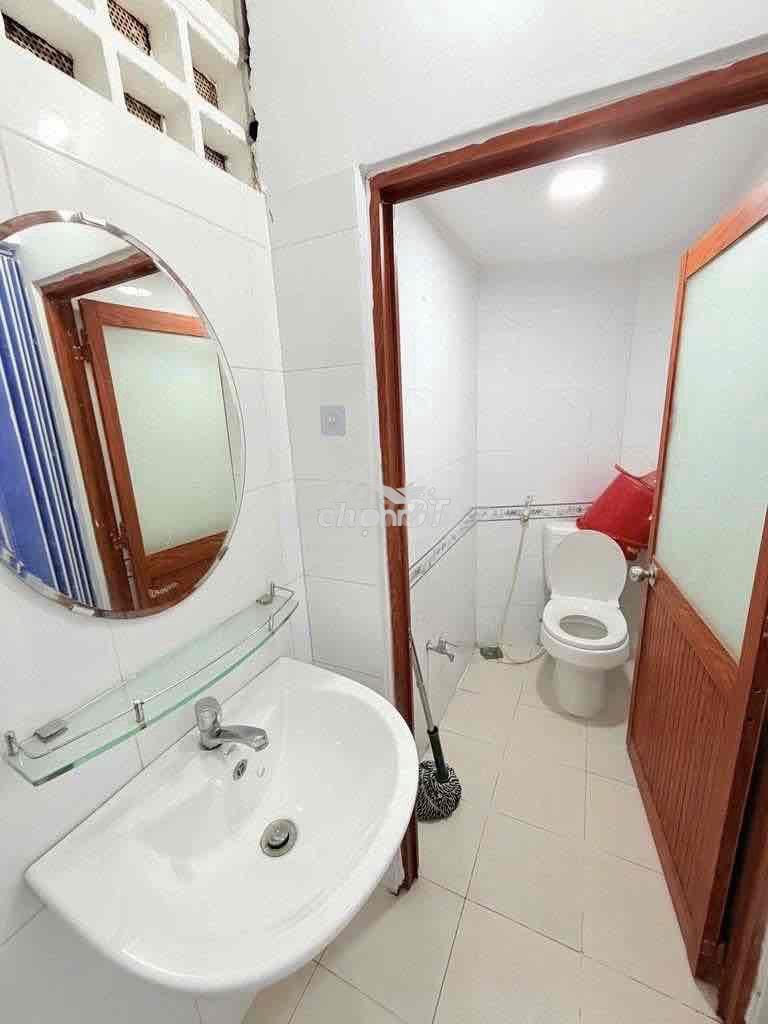 ➢Hẻm 4m 181/ đường 3/2 quận 10 ➢ dt: 4,3mx18m trệt 2 lầu st - 4