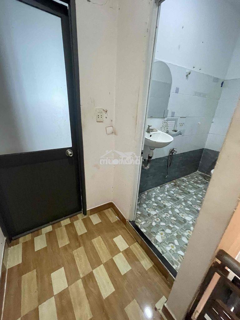 Nhà ngay võ trần toản 2p ,2wc 5tr5/thang - 3