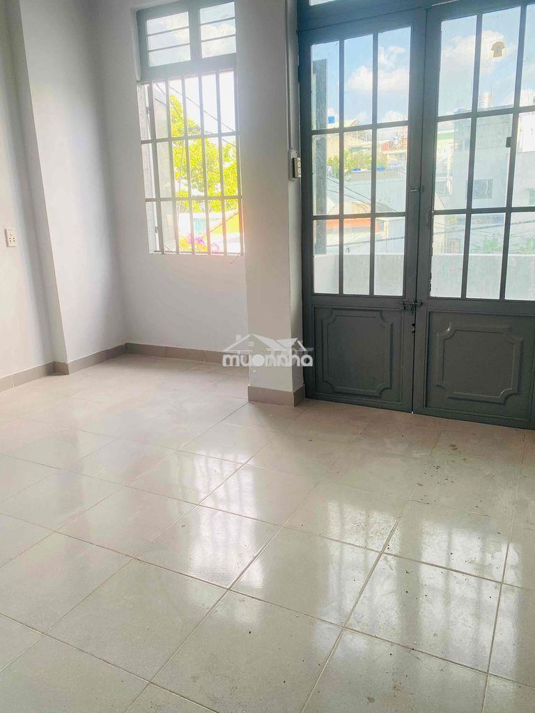 Nhà gần chợ minh phát ( sân xe hơi ) trệt lầu 4pn 3wc - 4